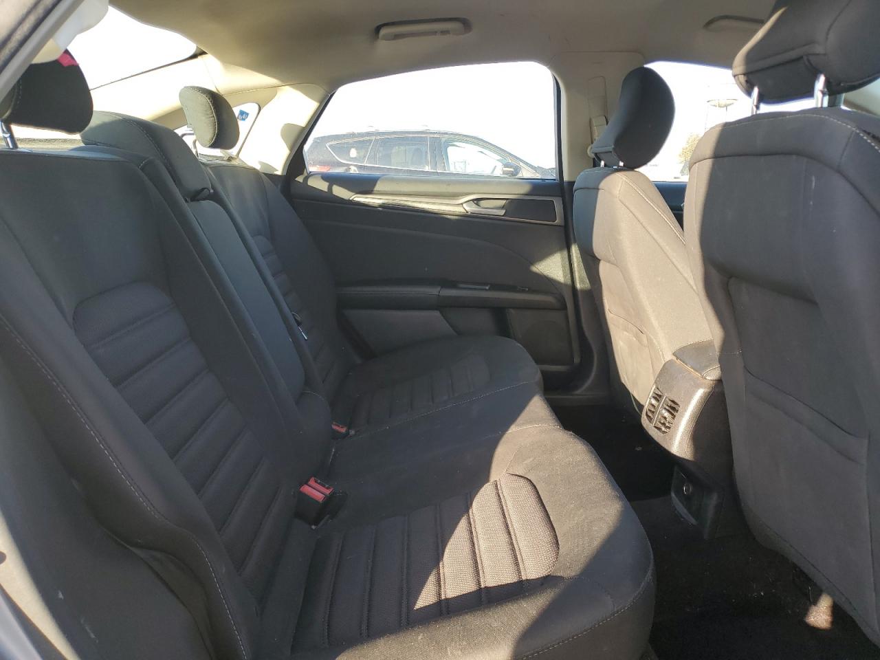 2017 FORD FUSION SE photo 28