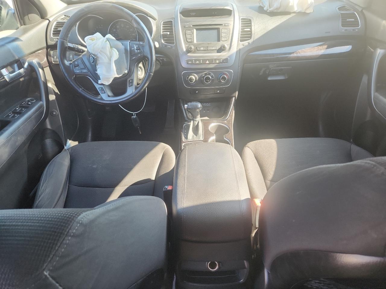 2014 KIA SORENTO LX photo 15