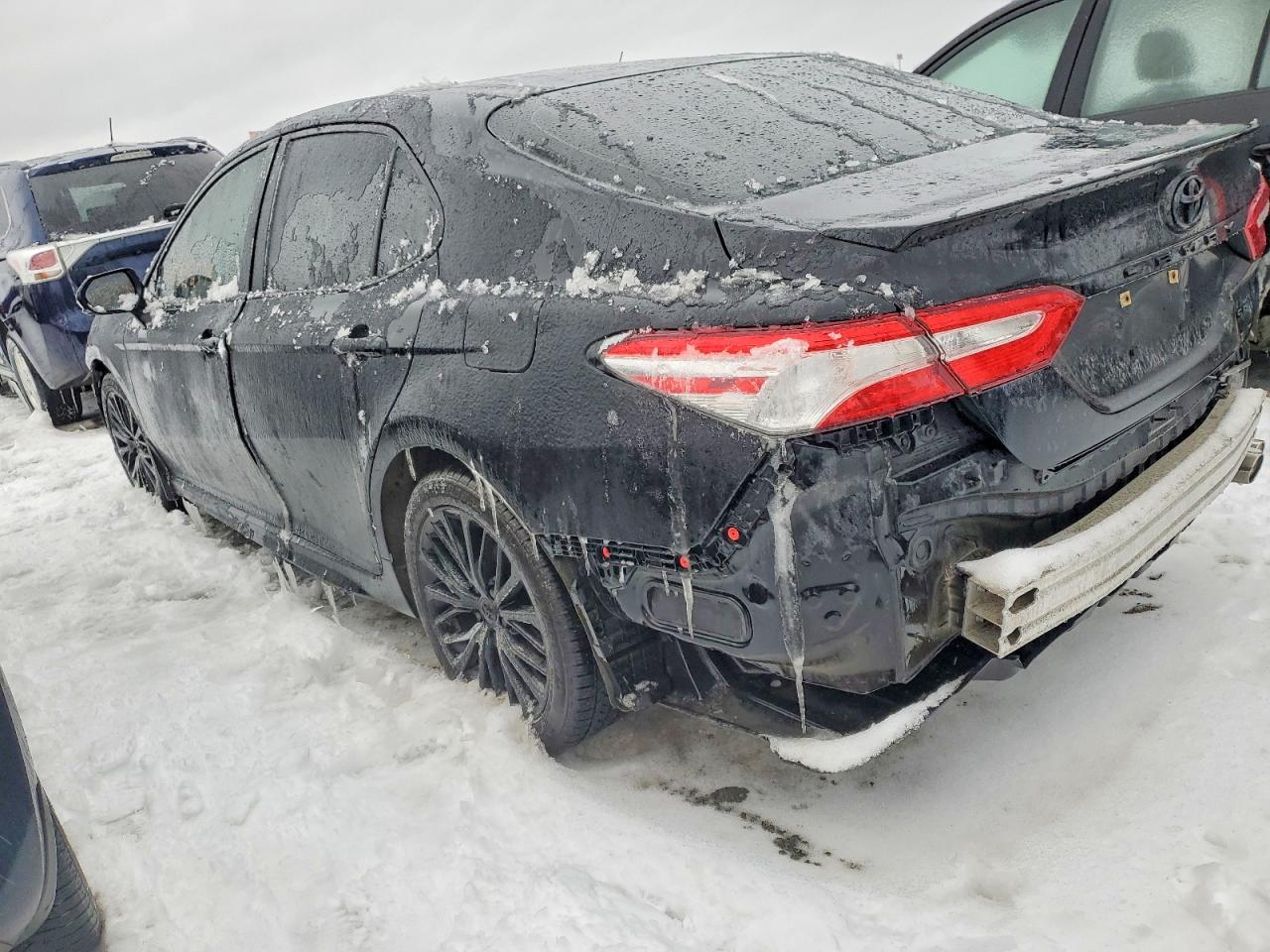 2020 TOYOTA CAMRY SE photo 3