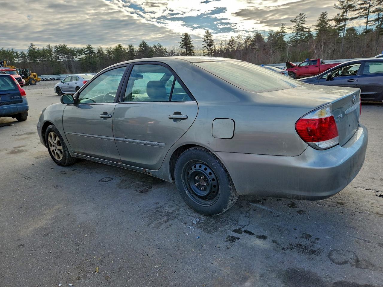 2005 TOYOTA CAMRY LE photo 2