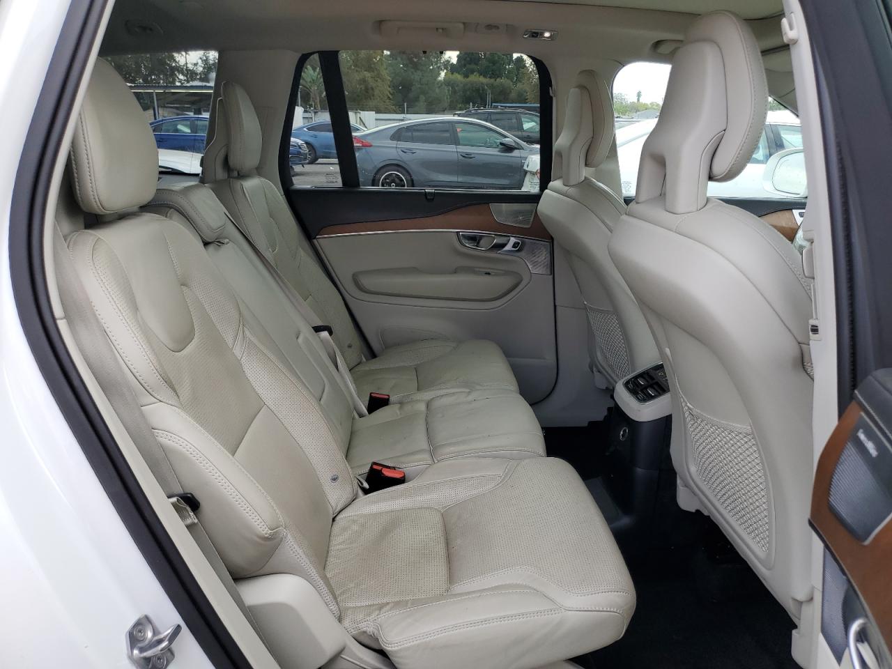 2017 VOLVO XC90 T8 photo 21