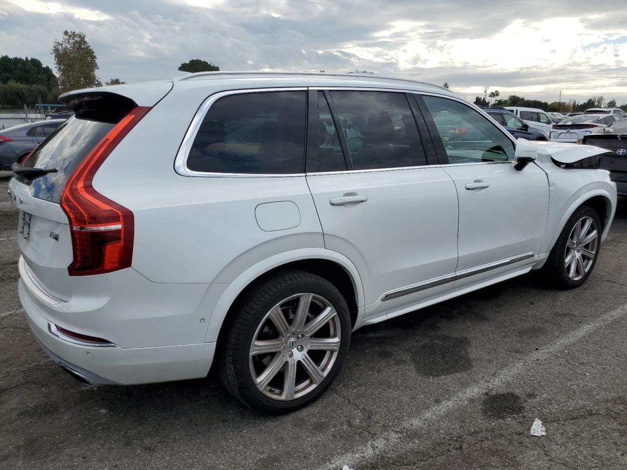 2017 VOLVO XC90 T8 photo 5