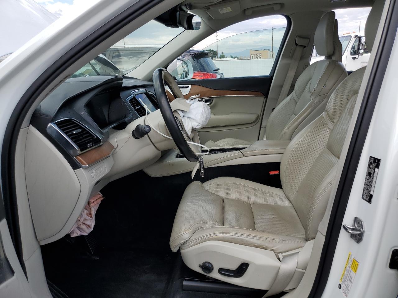 2017 VOLVO XC90 T8 photo 13