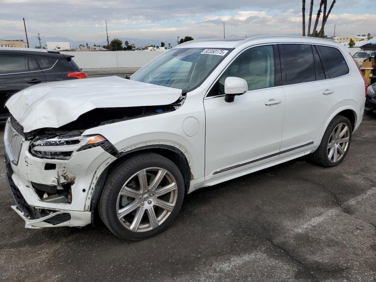 2017 VOLVO XC90