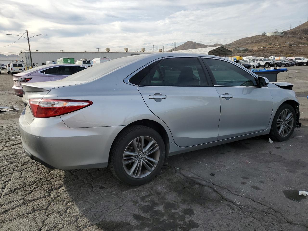 2017 TOYOTA CAMRY LE photo 3