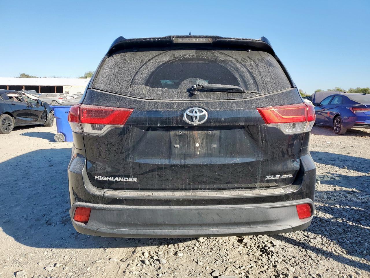 2019 TOYOTA HIGHLANDER SE photo 11