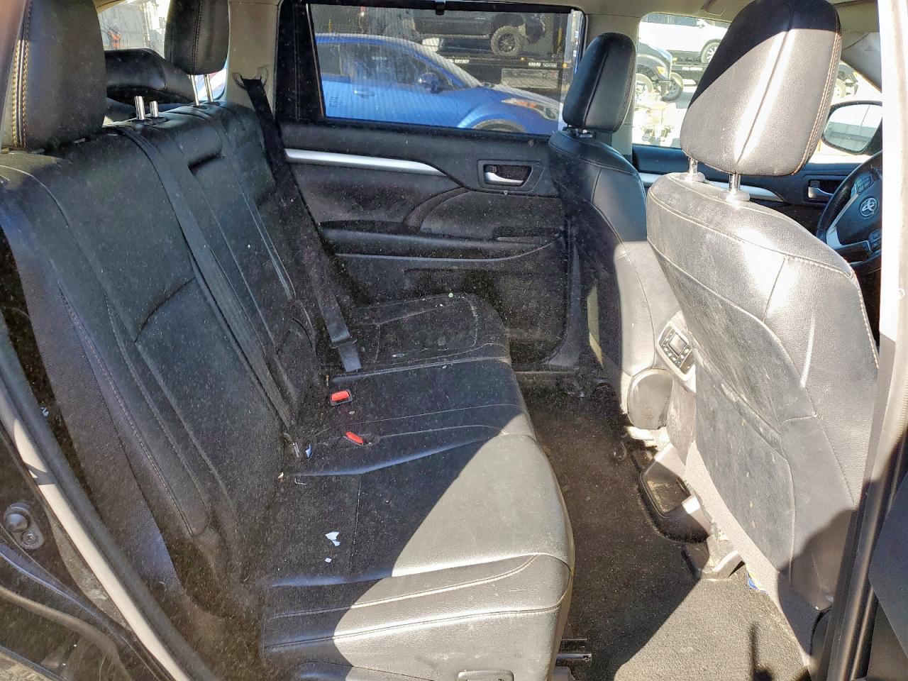 2019 TOYOTA HIGHLANDER SE photo 21