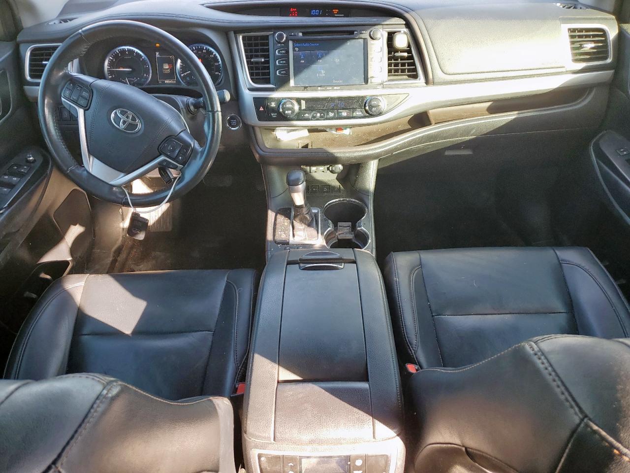 2019 TOYOTA HIGHLANDER SE photo 15
