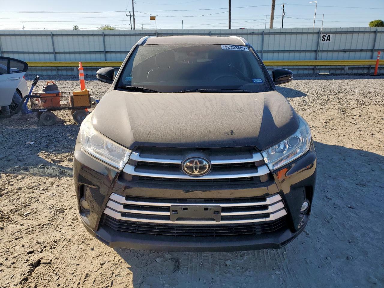 2019 TOYOTA HIGHLANDER SE photo 9