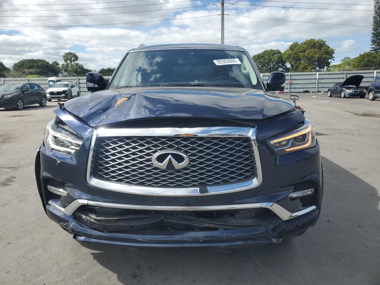 2021 INFINITI QX80 LUXE photo 9