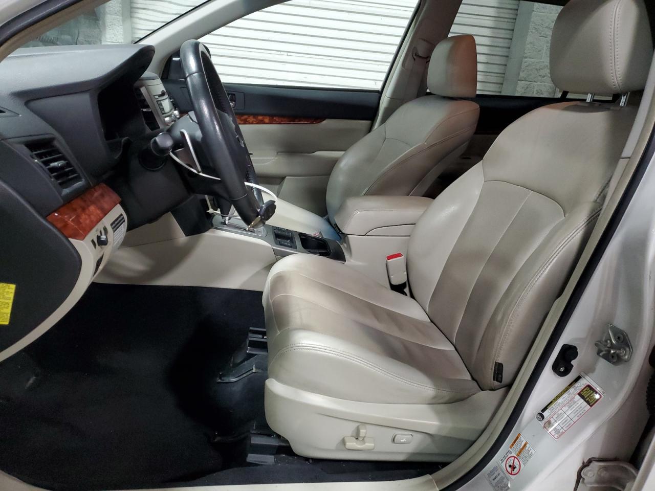 2010 SUBARU OUTBACK 2.5I LIMITED photo 19