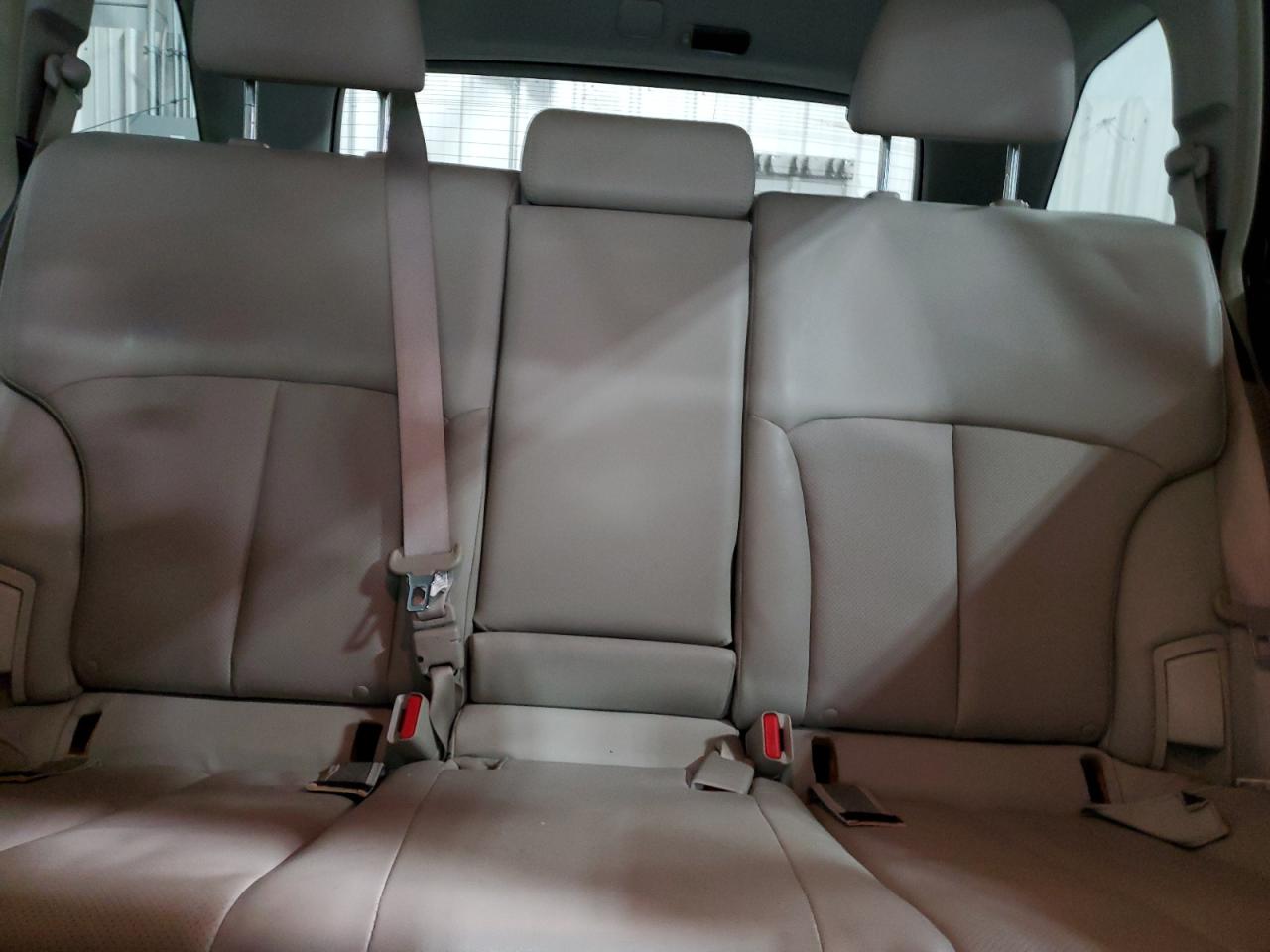 2010 SUBARU OUTBACK 2.5I LIMITED photo 28
