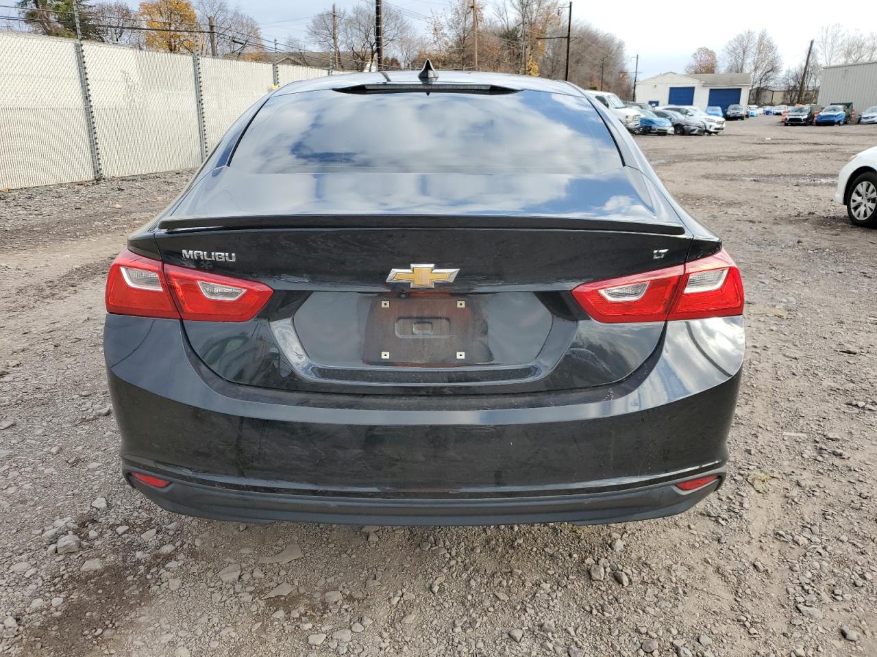 2018 CHEVROLET MALIBU photo 6