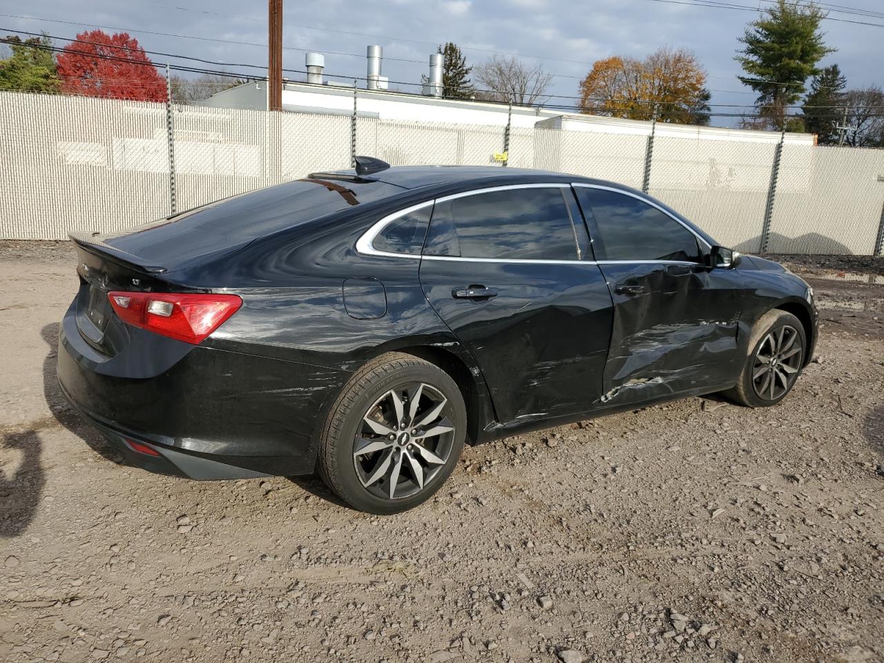 2018 CHEVROLET MALIBU photo 3