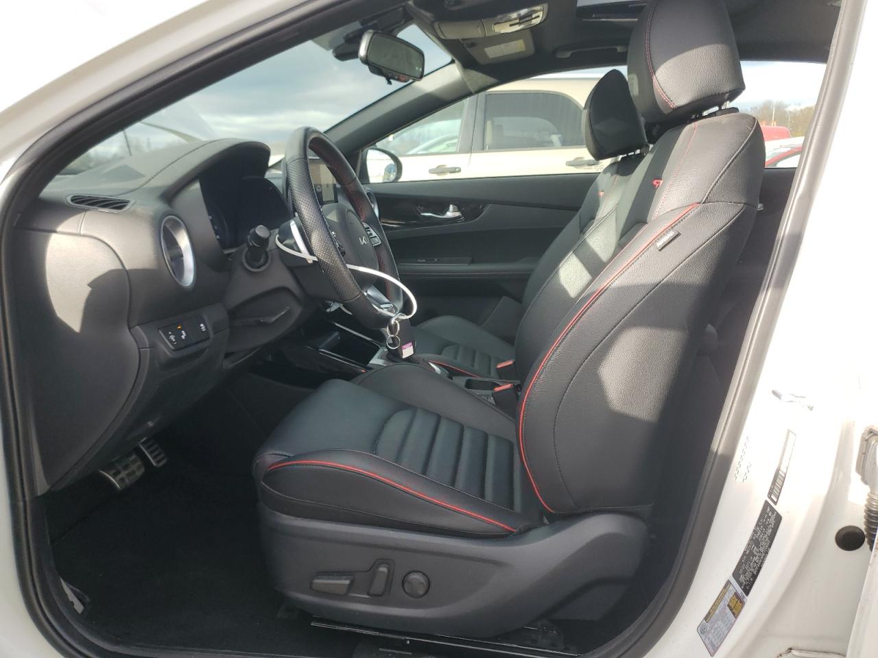 2024 KIA FORTE GT photo 13