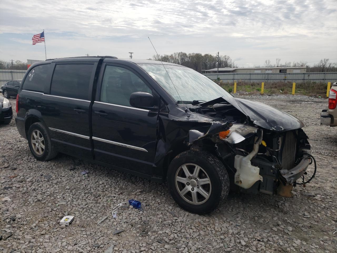 2013 CHRYSLER TOWN & COUNTRY TOURING photo 4