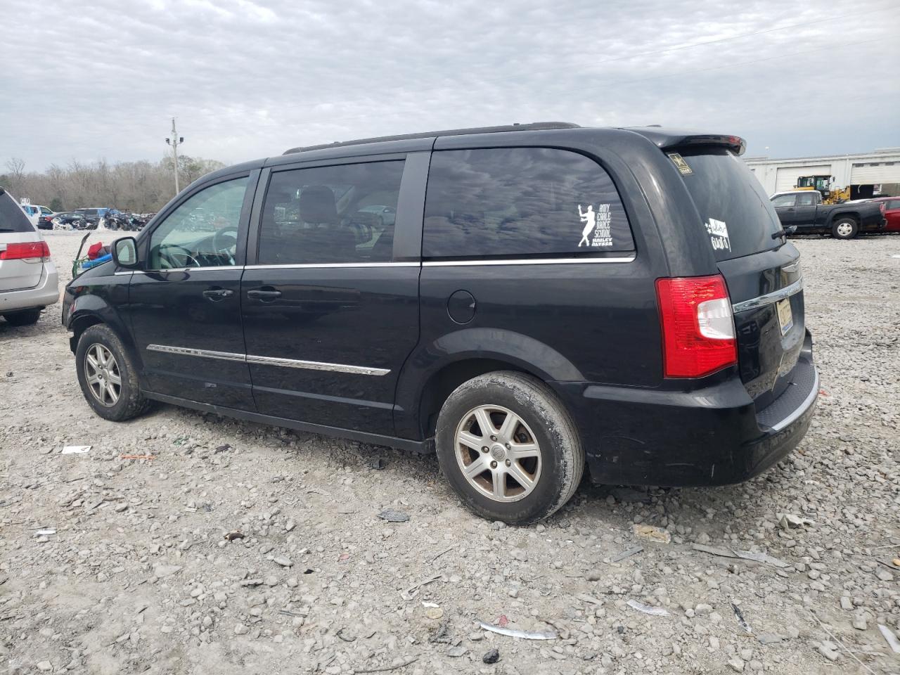 2013 CHRYSLER TOWN & COUNTRY TOURING photo 2