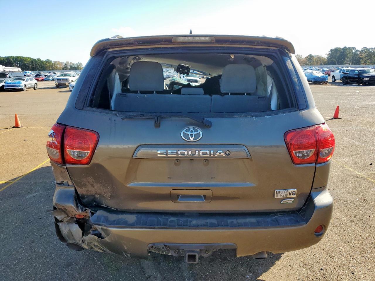 2016 TOYOTA SEQUOIA SR5 photo 6