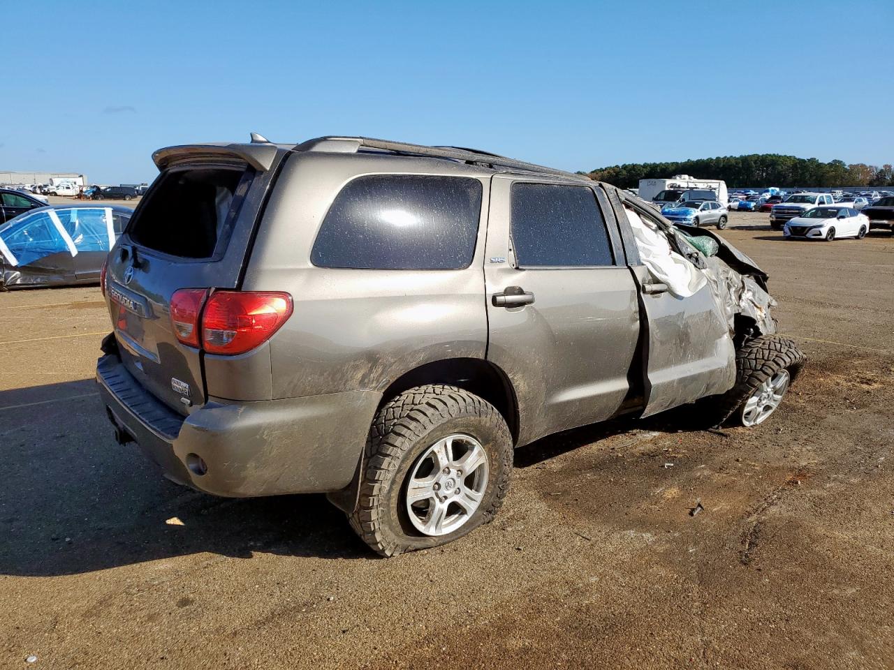 2016 TOYOTA SEQUOIA SR5 photo 3