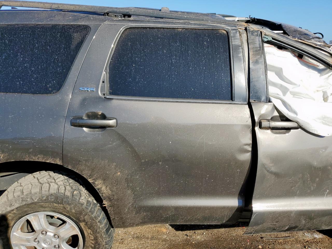 2016 TOYOTA SEQUOIA SR5 photo 11