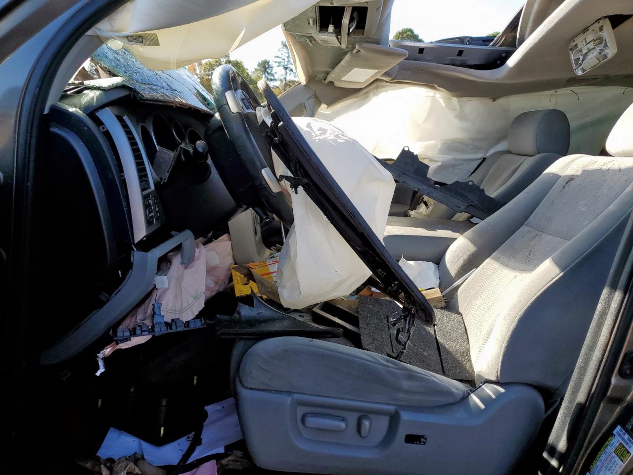 2016 TOYOTA SEQUOIA SR5 photo 7