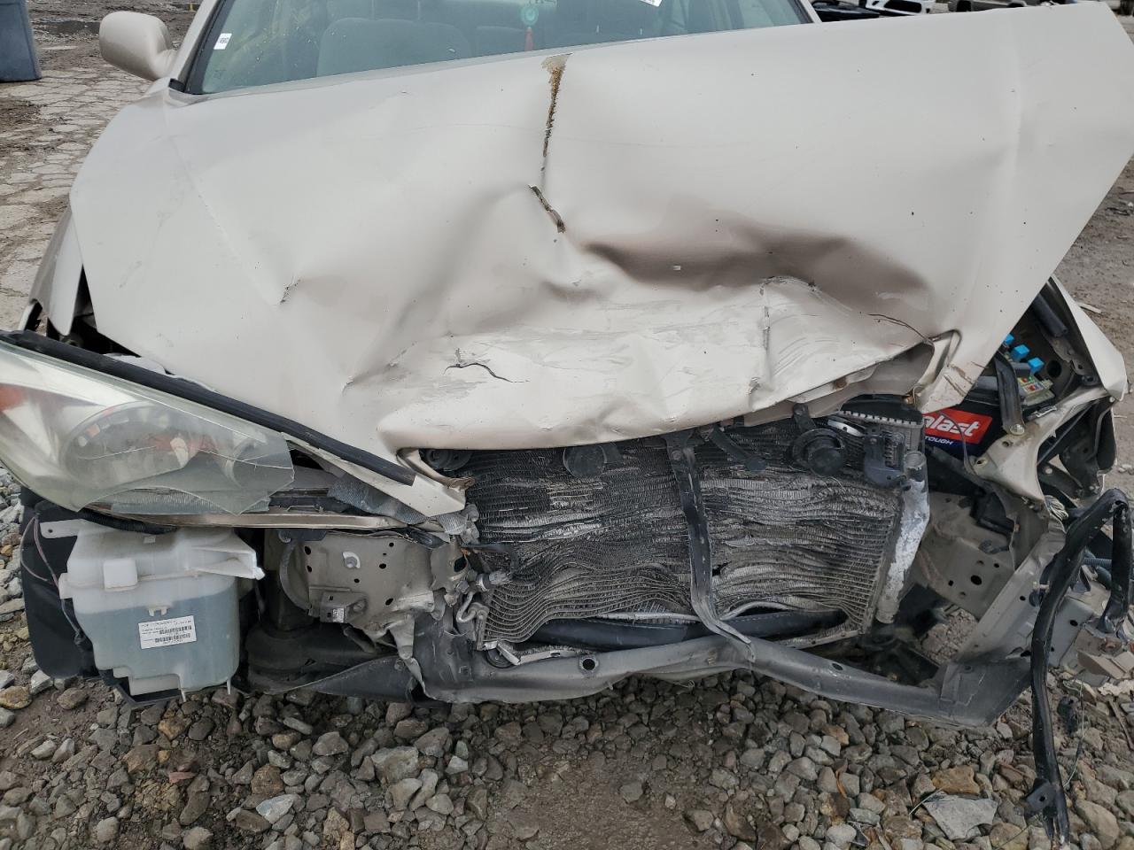 2004 TOYOTA CAMRY LE photo 21
