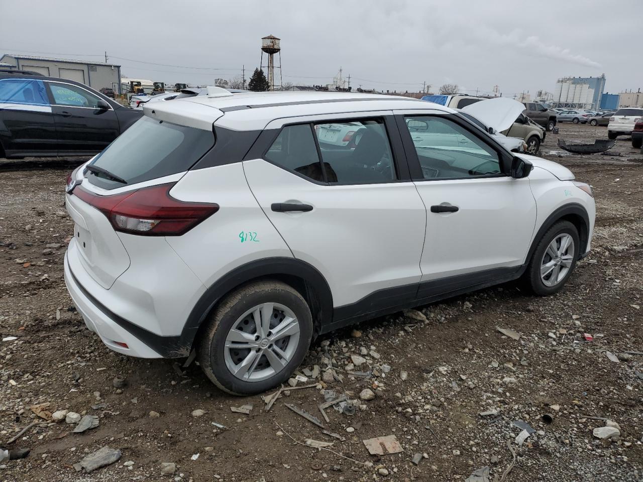2021 NISSAN KICKS S photo 3