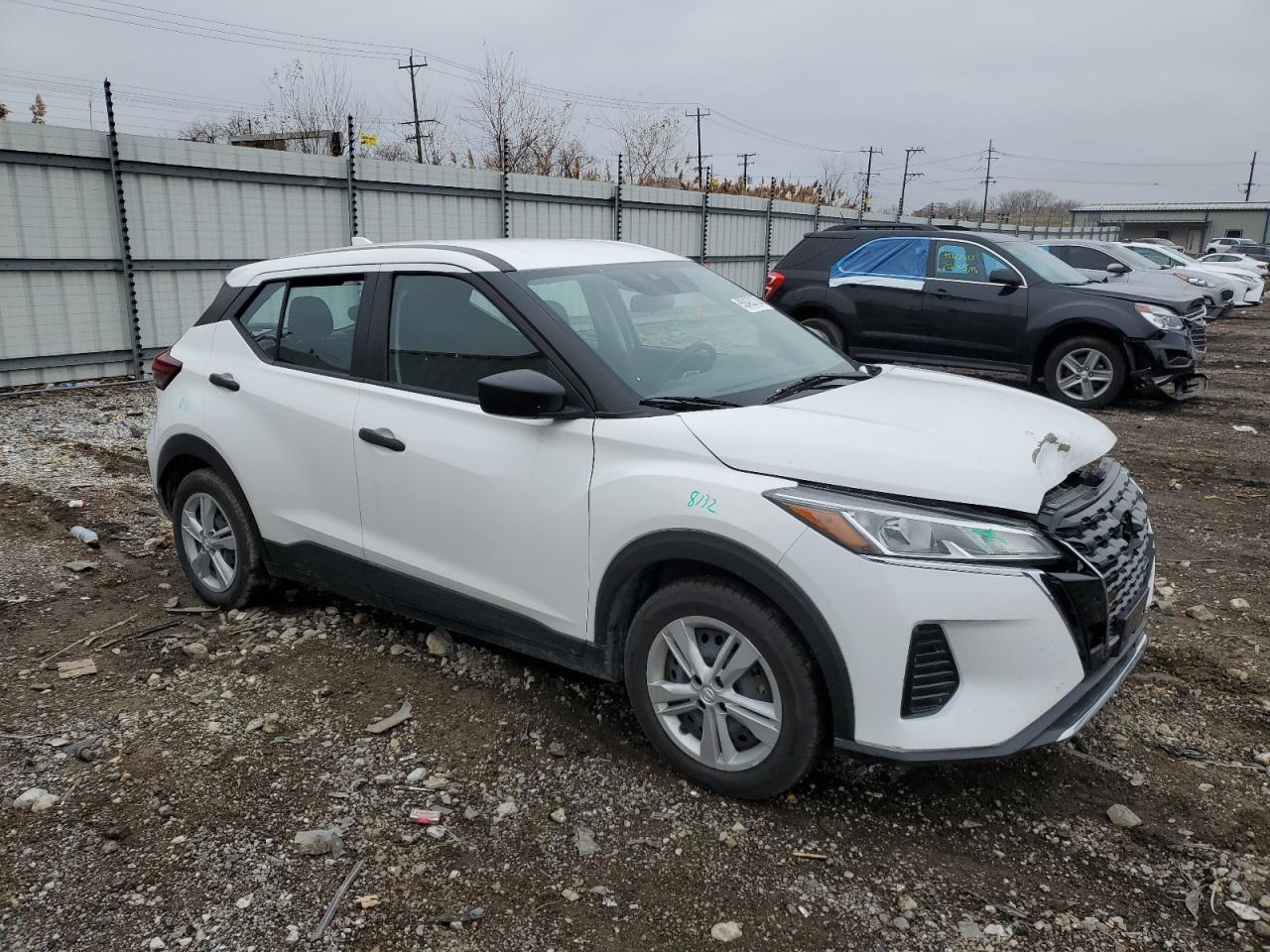2021 NISSAN KICKS S photo 4