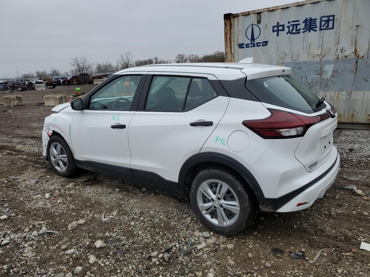 2021 NISSAN KICKS S photo 2