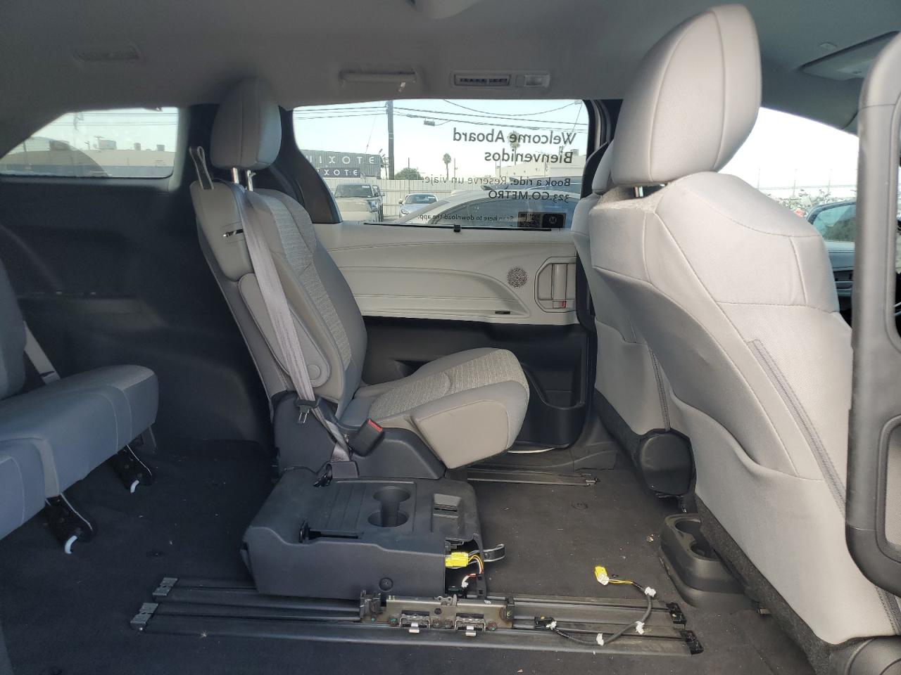 2025 TOYOTA SIENNA LE photo 11