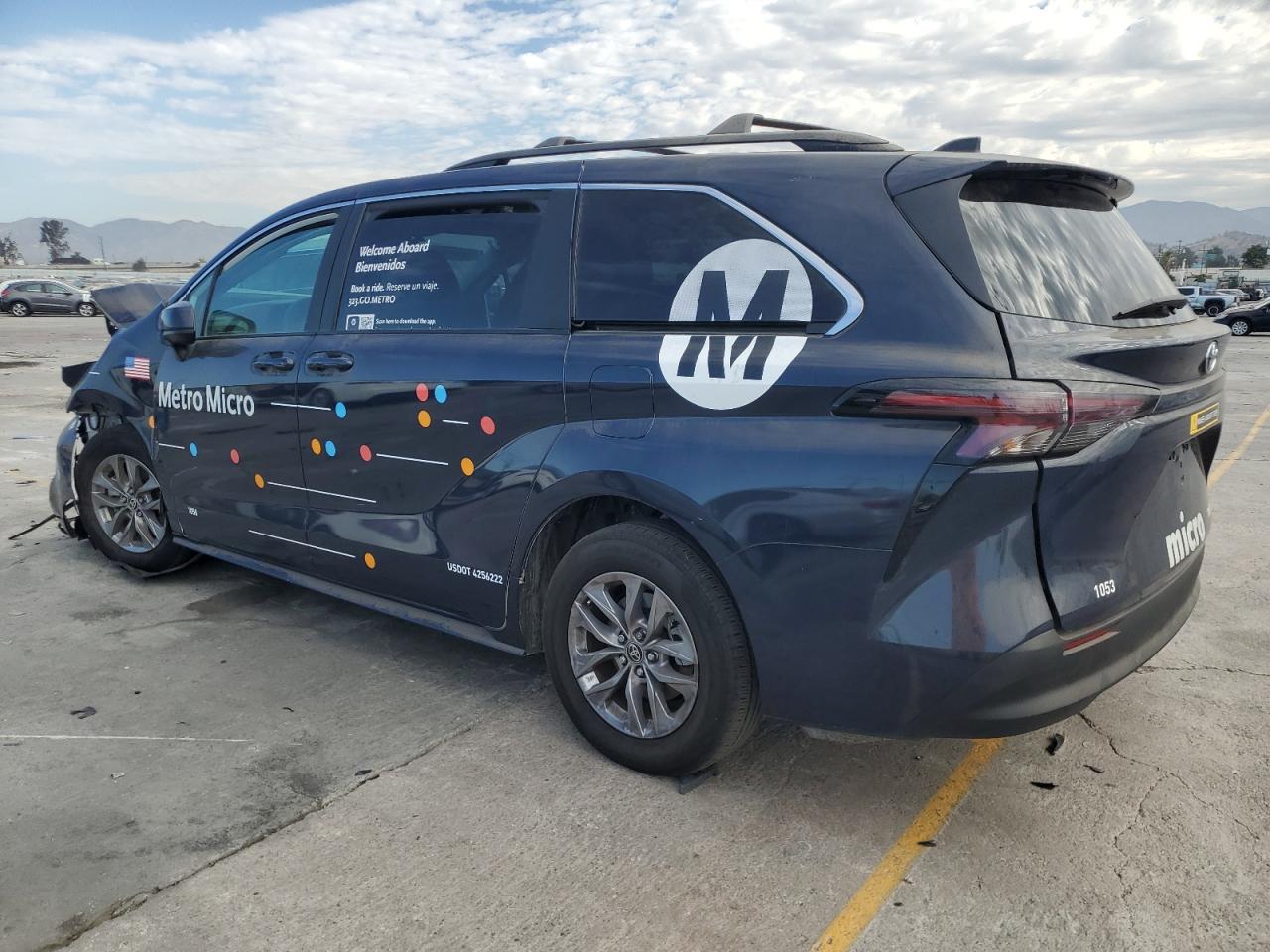 2025 TOYOTA SIENNA LE photo 2