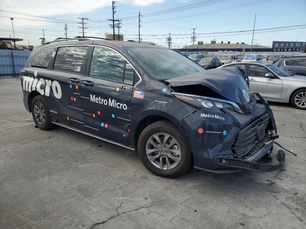 2025 TOYOTA SIENNA LE photo 4