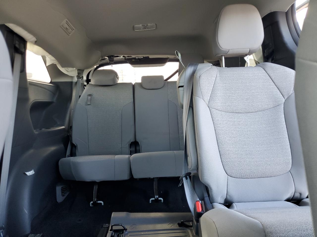 2025 TOYOTA SIENNA LE photo 10