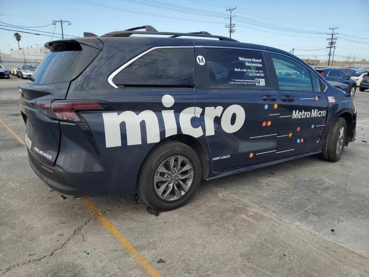 2025 TOYOTA SIENNA LE photo 3