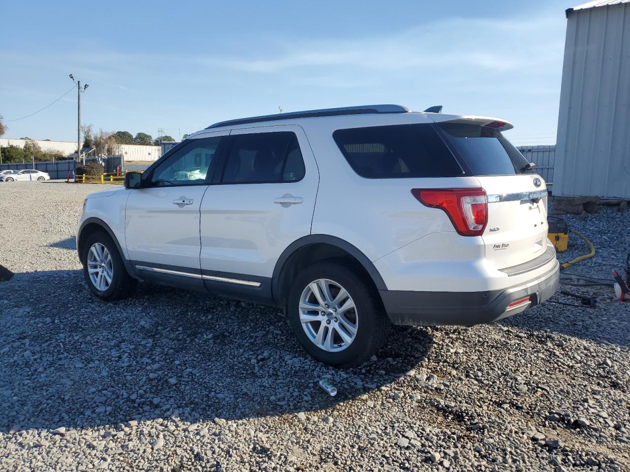 2019 FORD EXPLORER XLT photo 3