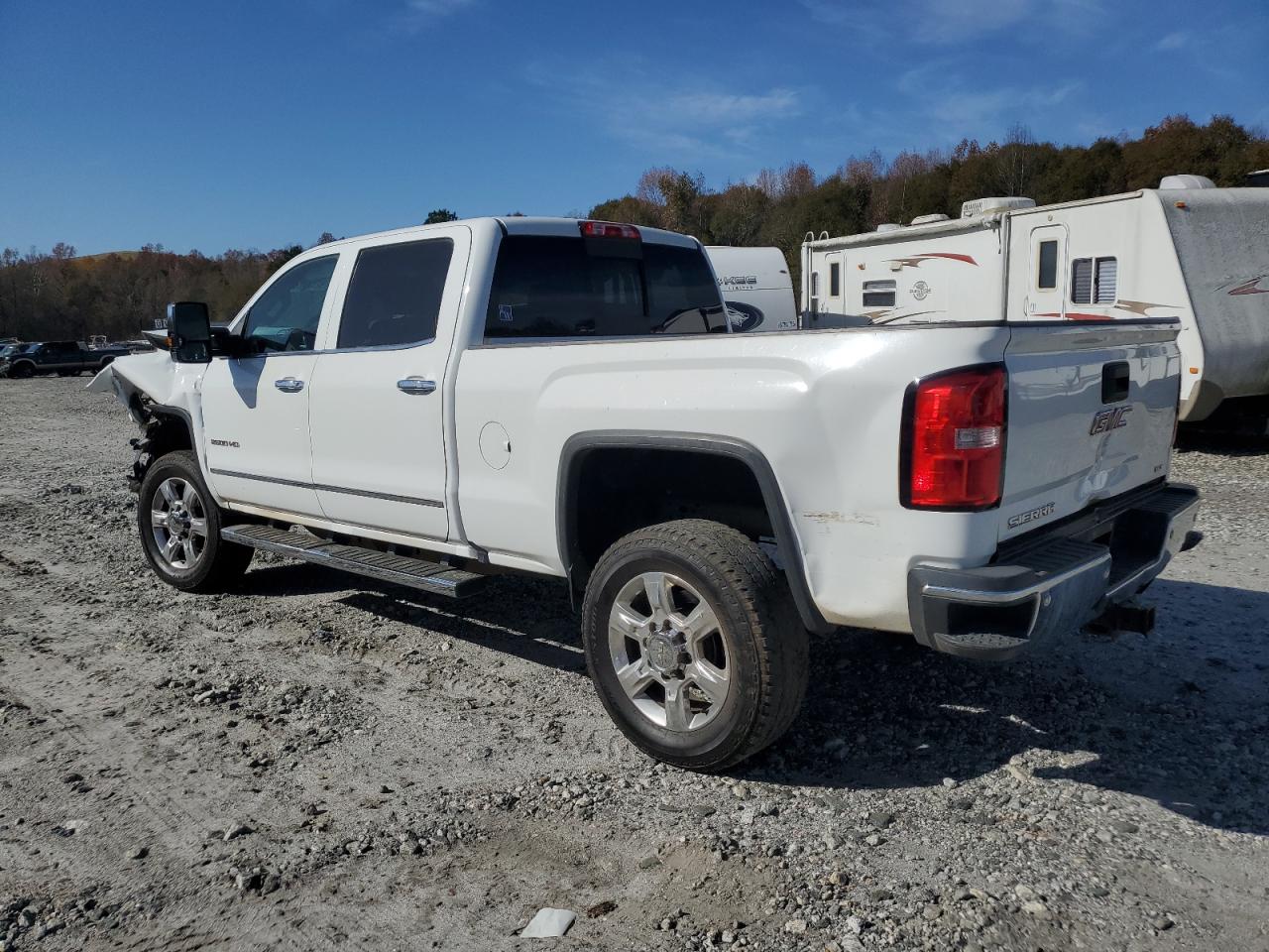2017 GMC SIERRA K2500 SLT photo 3