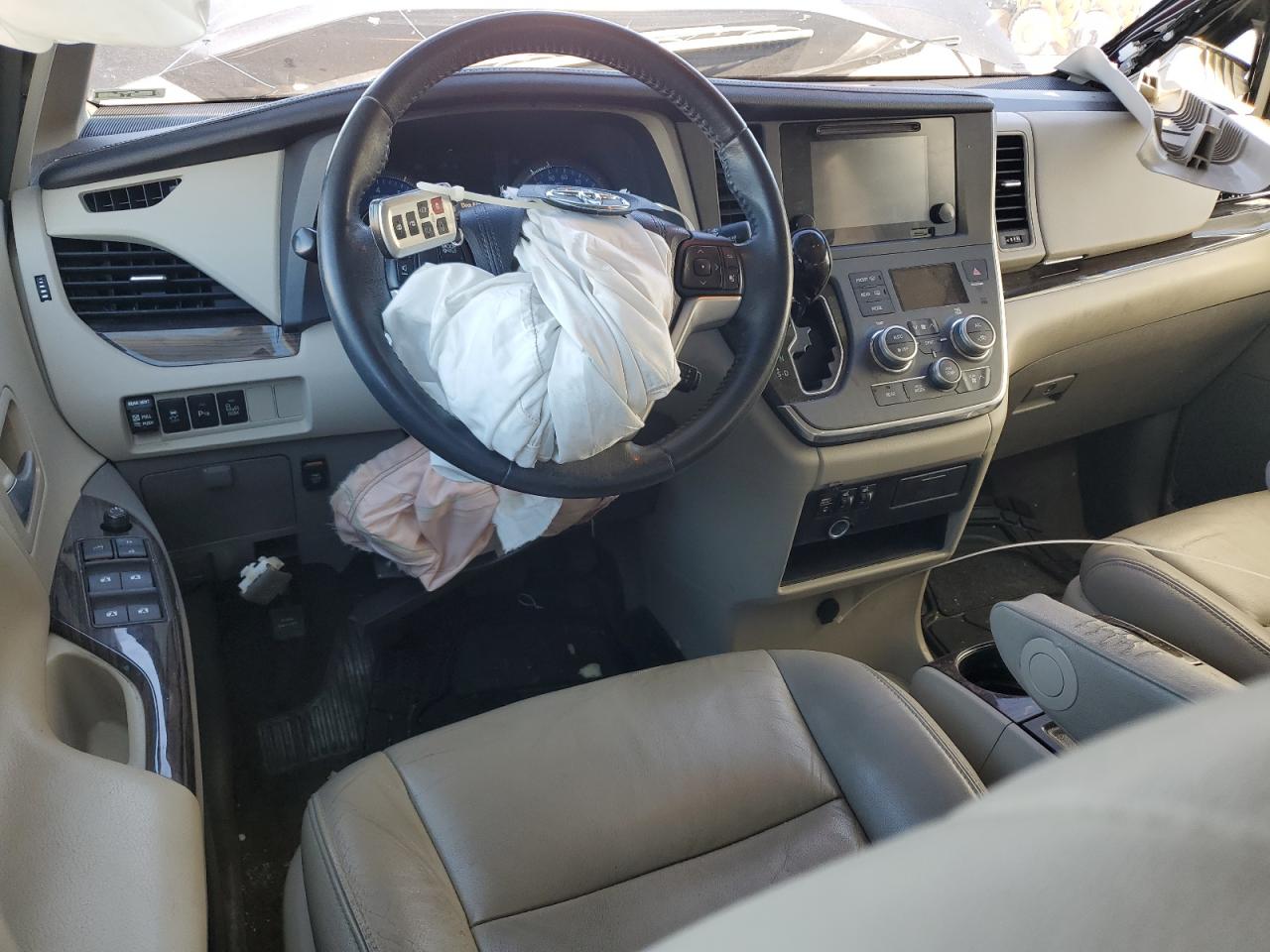2016 TOYOTA SIENNA XLE 8-PASSENGER photo 8