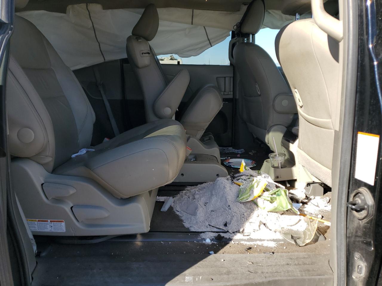 2016 TOYOTA SIENNA XLE 8-PASSENGER photo 11