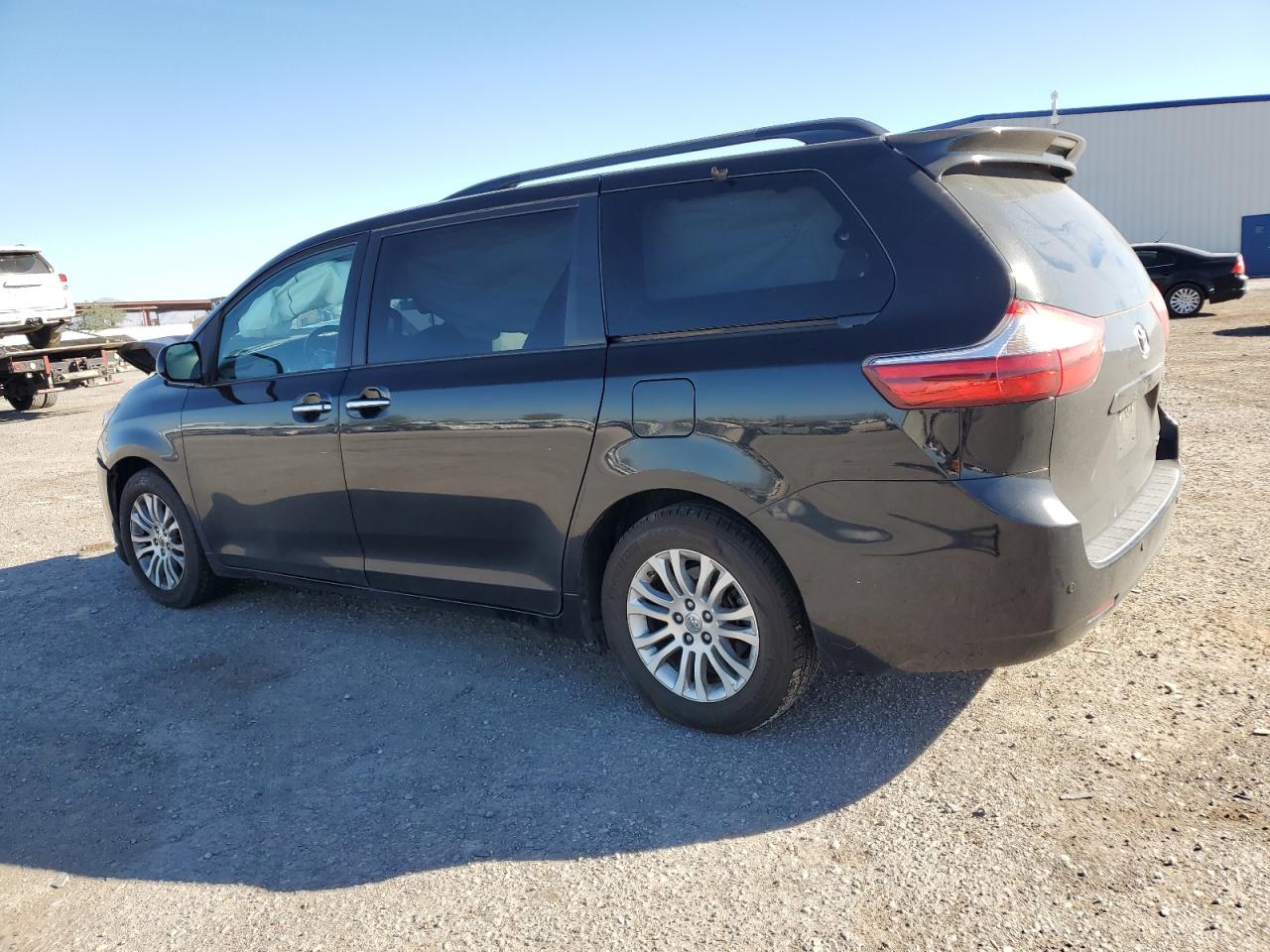 2016 TOYOTA SIENNA XLE 8-PASSENGER photo 2