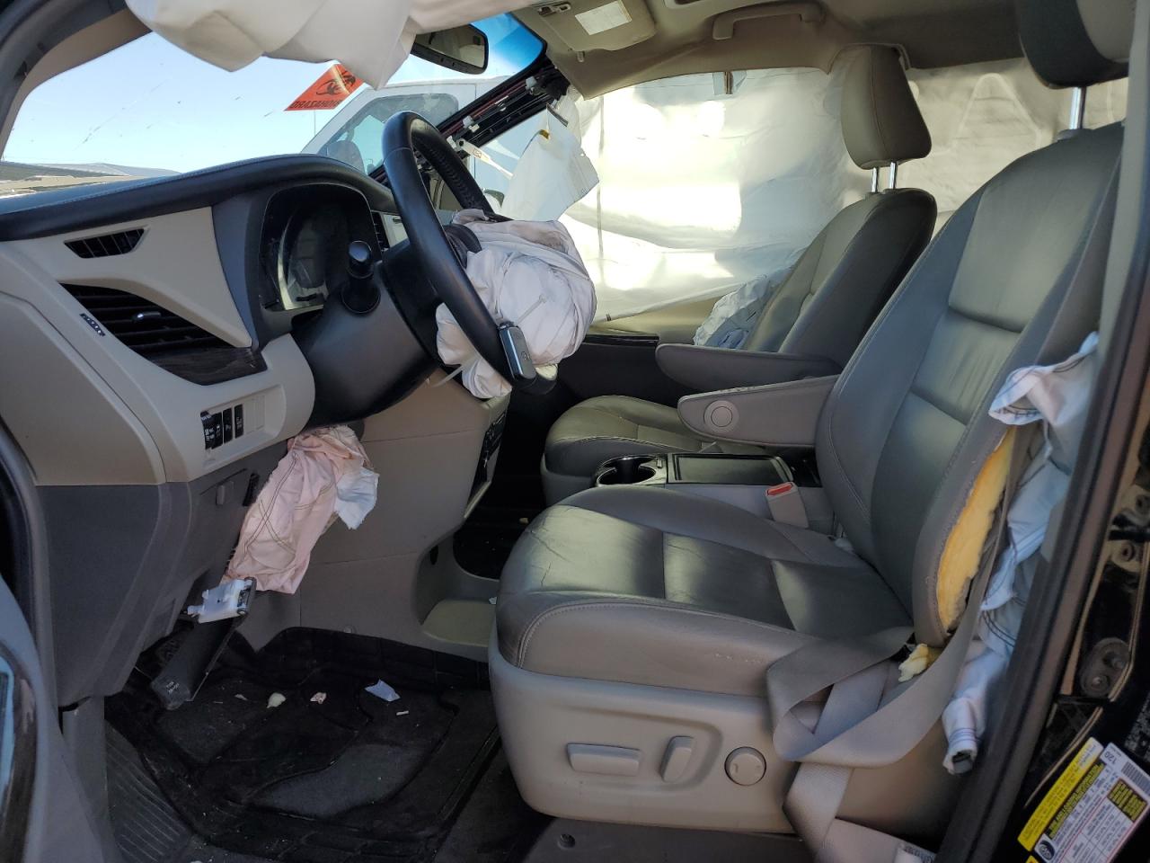2016 TOYOTA SIENNA XLE 8-PASSENGER photo 7