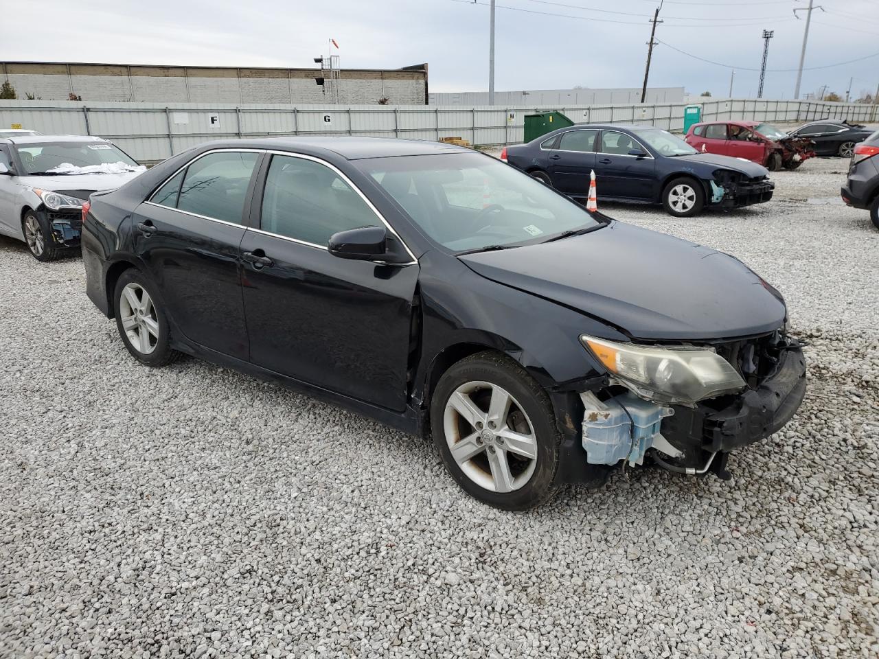 2013 TOYOTA CAMRY SE photo 4