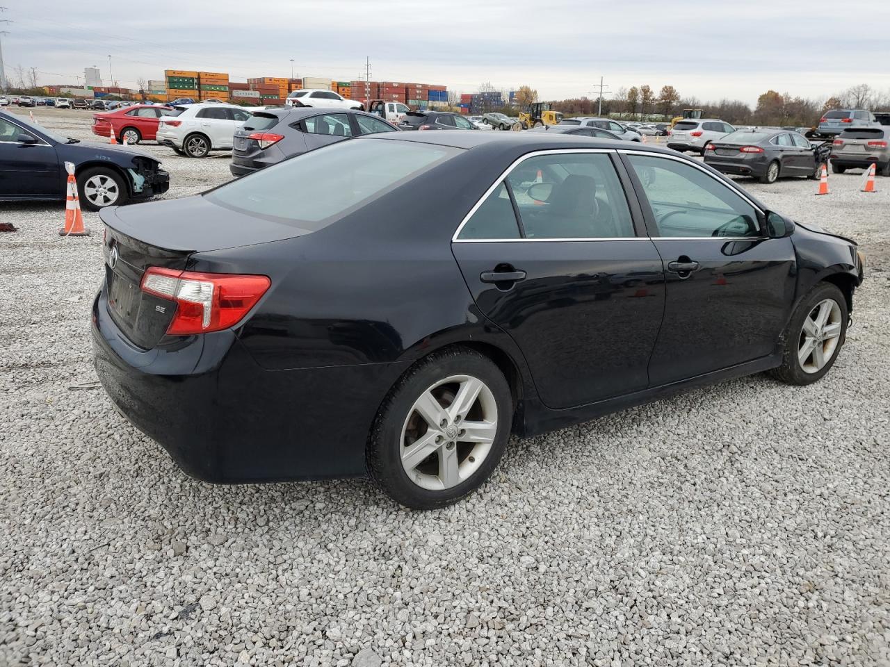 2013 TOYOTA CAMRY SE photo 3