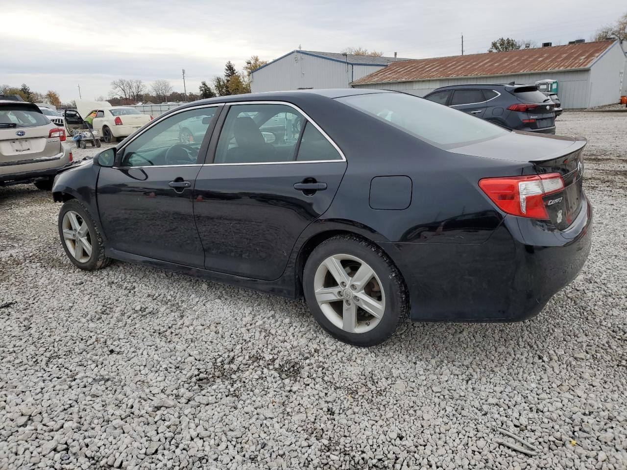 2013 TOYOTA CAMRY SE photo 2