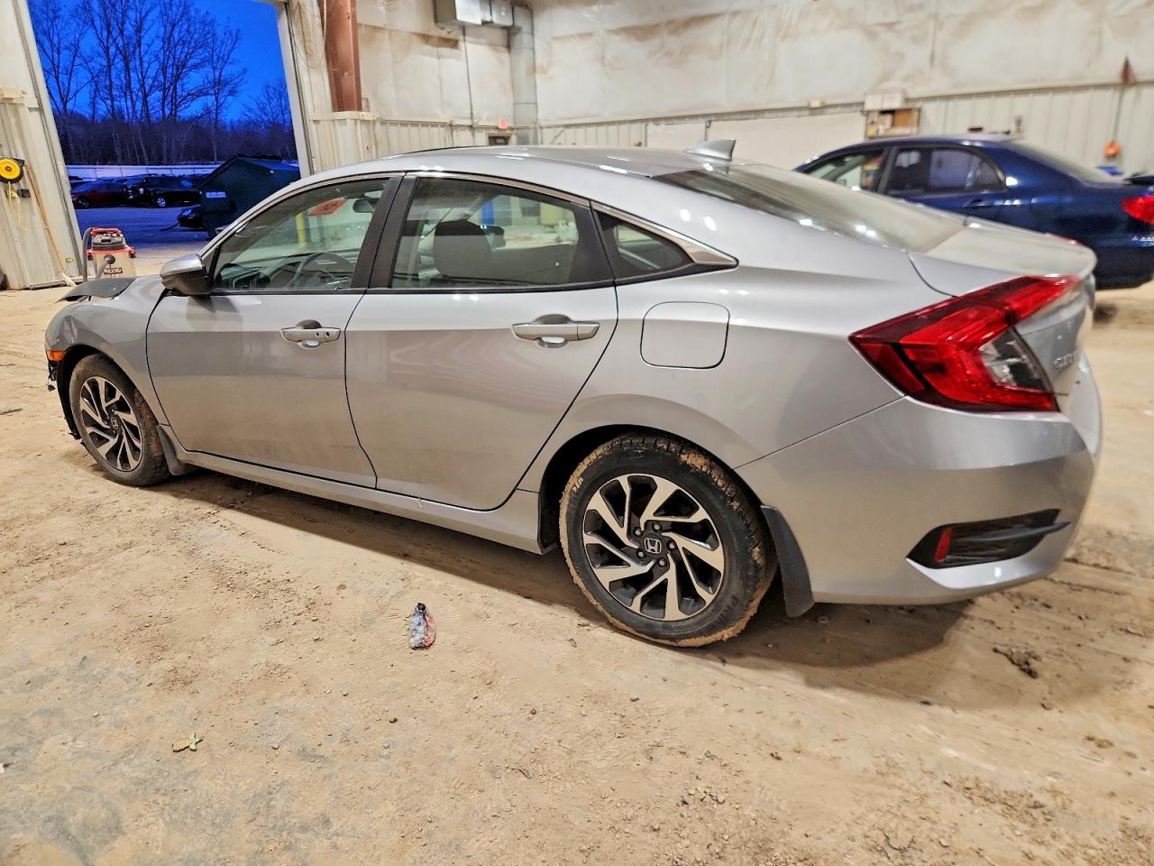 2017 HONDA CIVIC EX photo 2