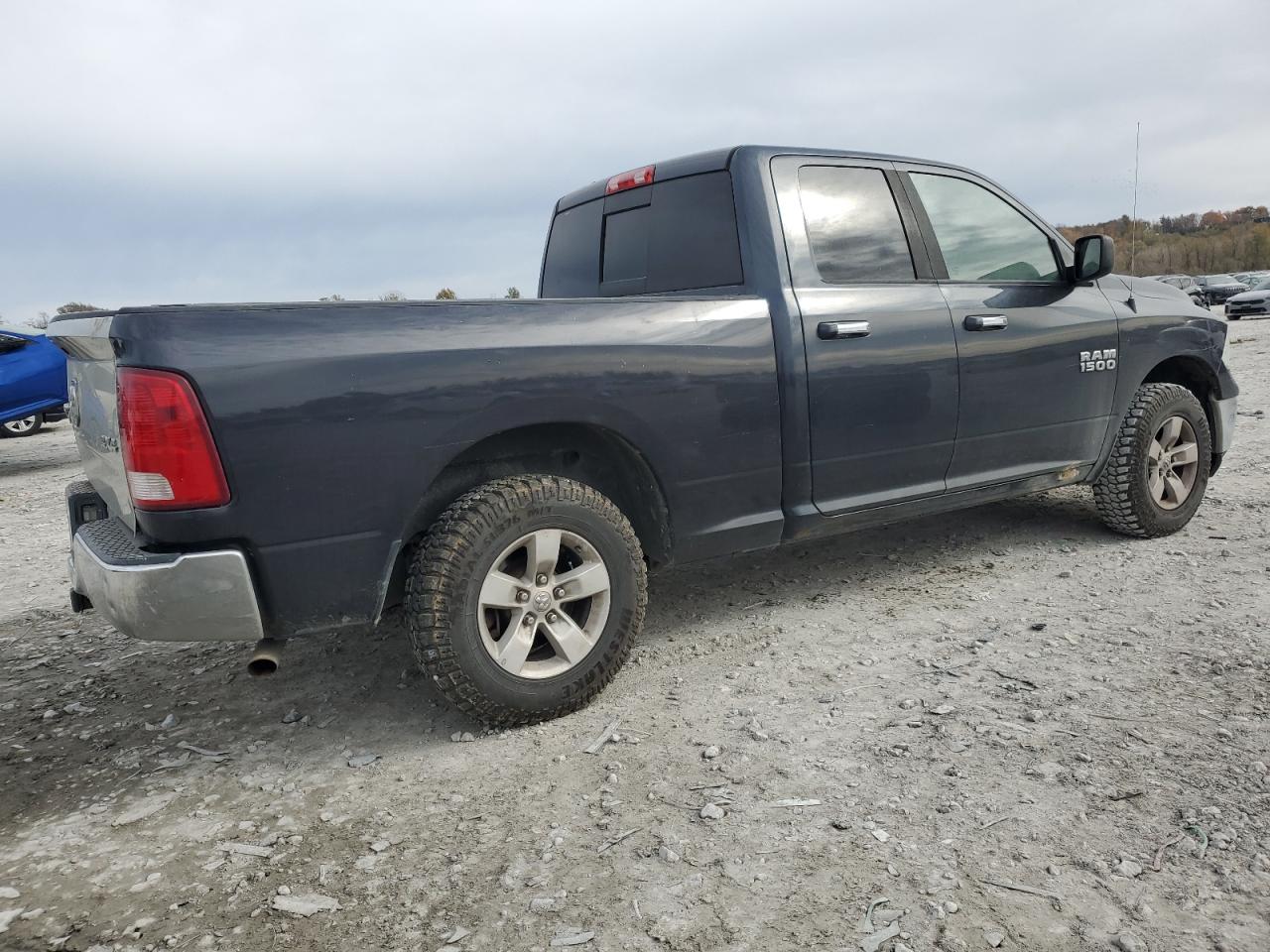 2016 RAM 1500 SLT photo 3