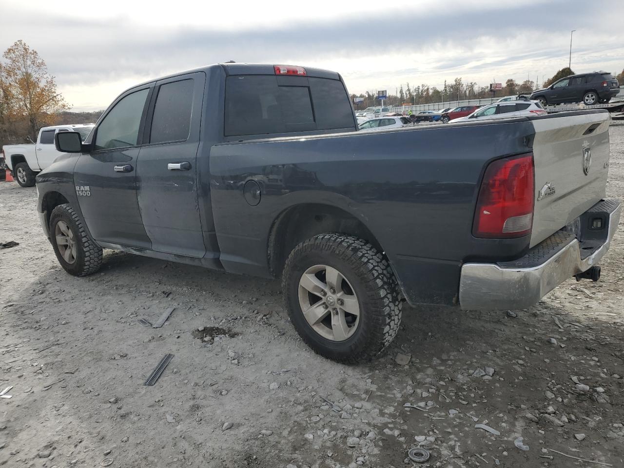 2016 RAM 1500 SLT photo 2