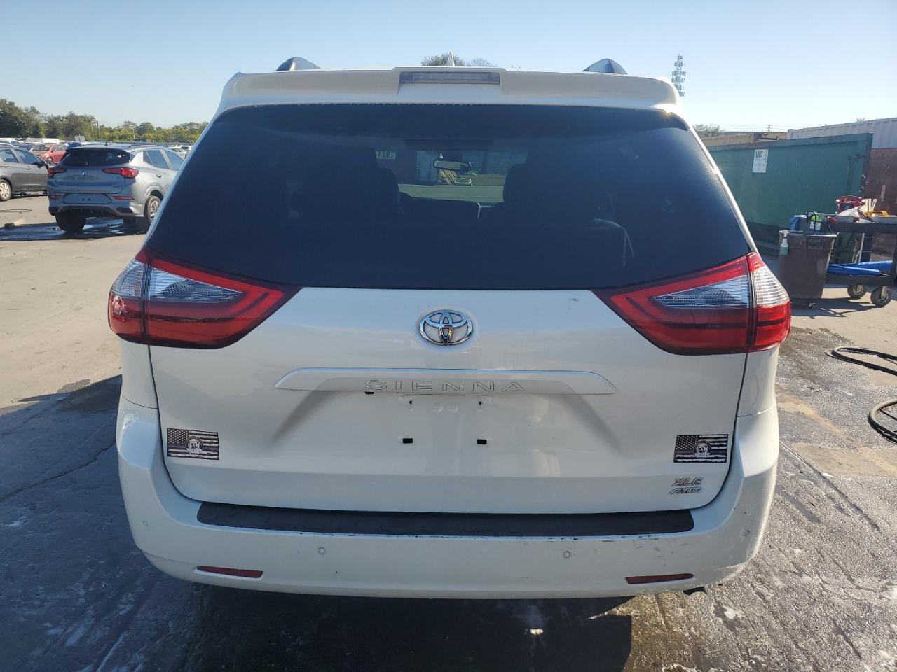 2020 TOYOTA SIENNA XLE 7-PASSENGER photo 11