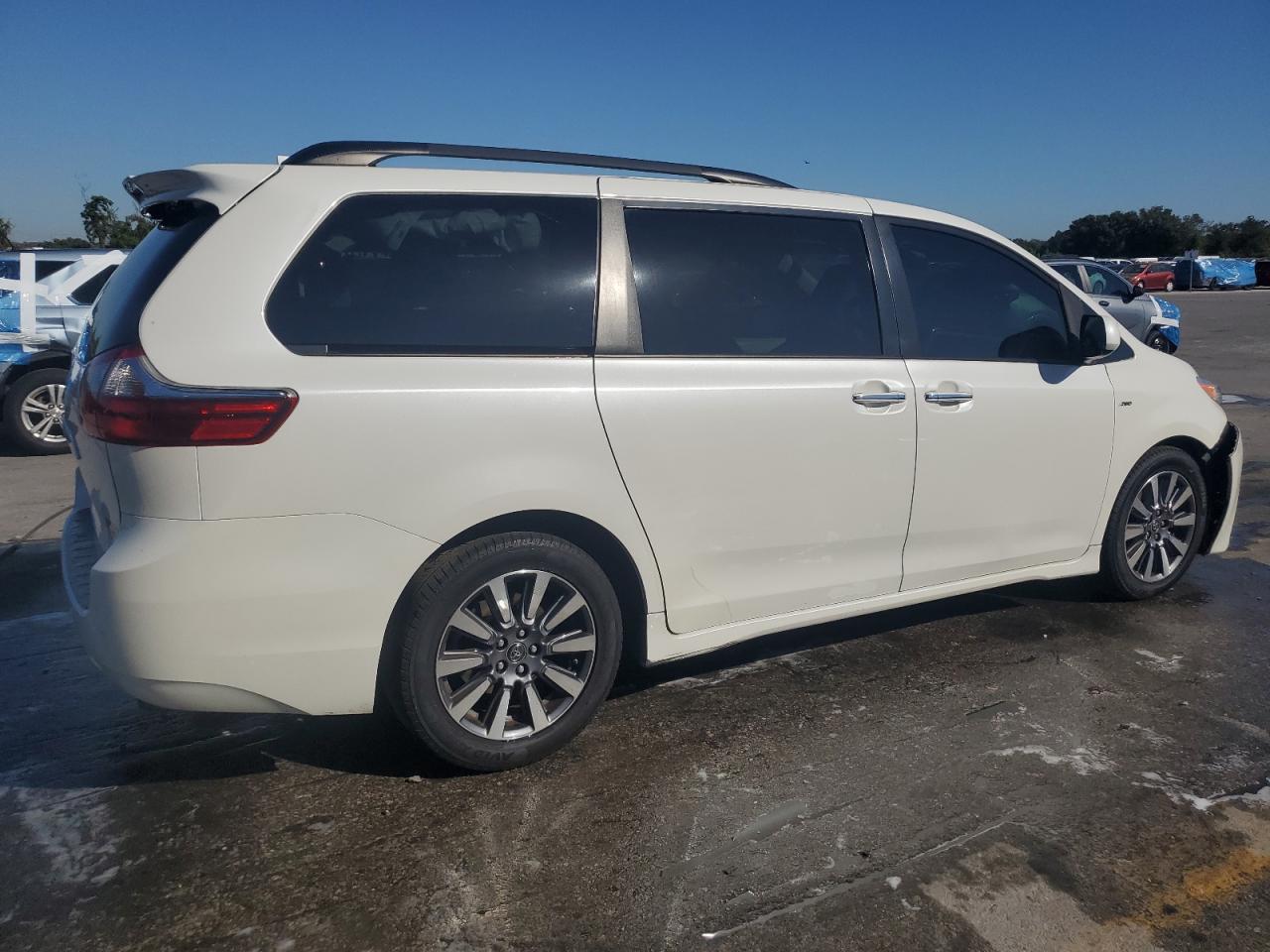 2020 TOYOTA SIENNA XLE 7-PASSENGER photo 5