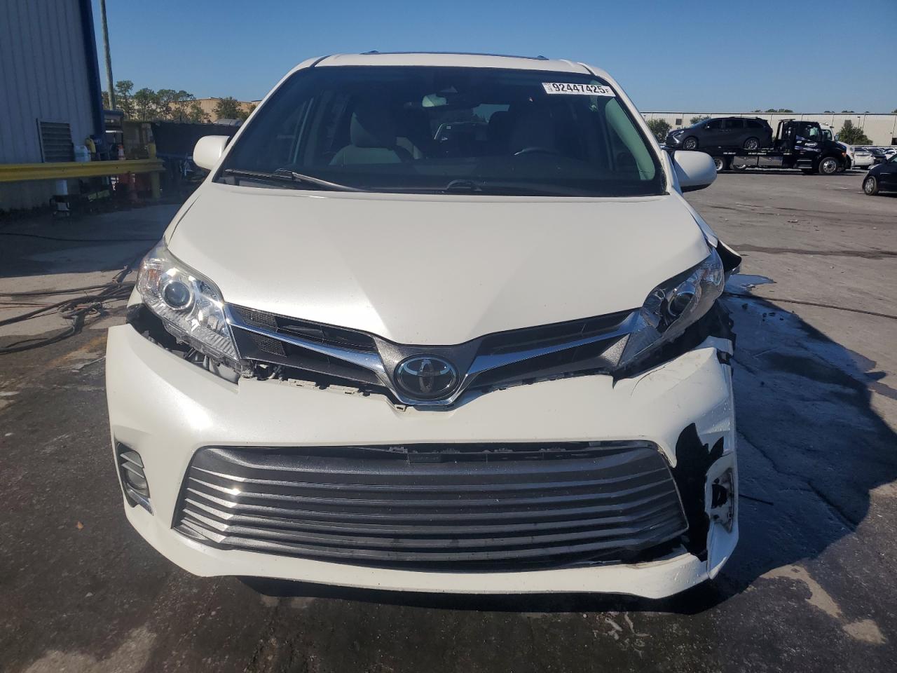 2020 TOYOTA SIENNA XLE 7-PASSENGER photo 9