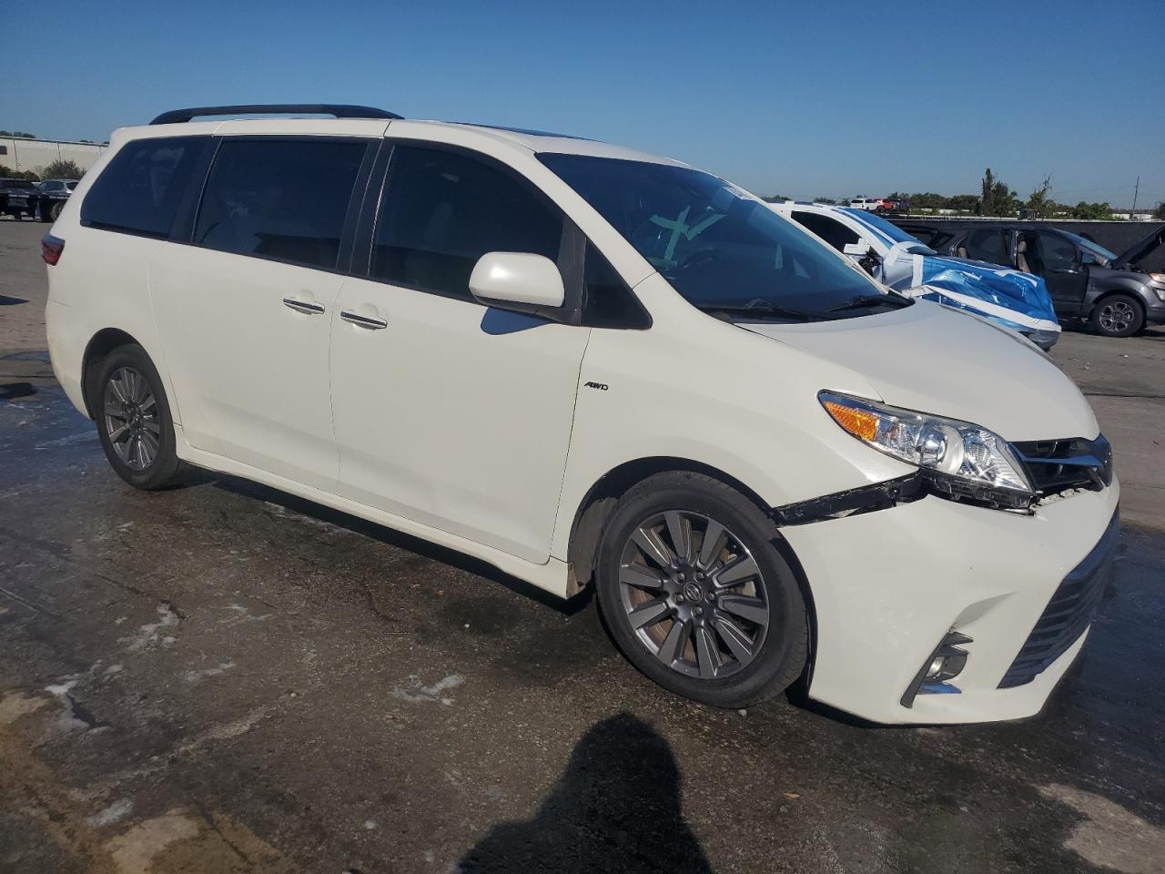 2020 TOYOTA SIENNA XLE 7-PASSENGER photo 7